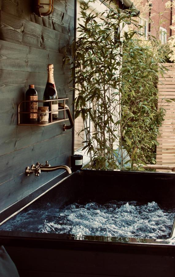 Ashford House 2 Bedroom 'outdoor Bathing Tub' Apartment