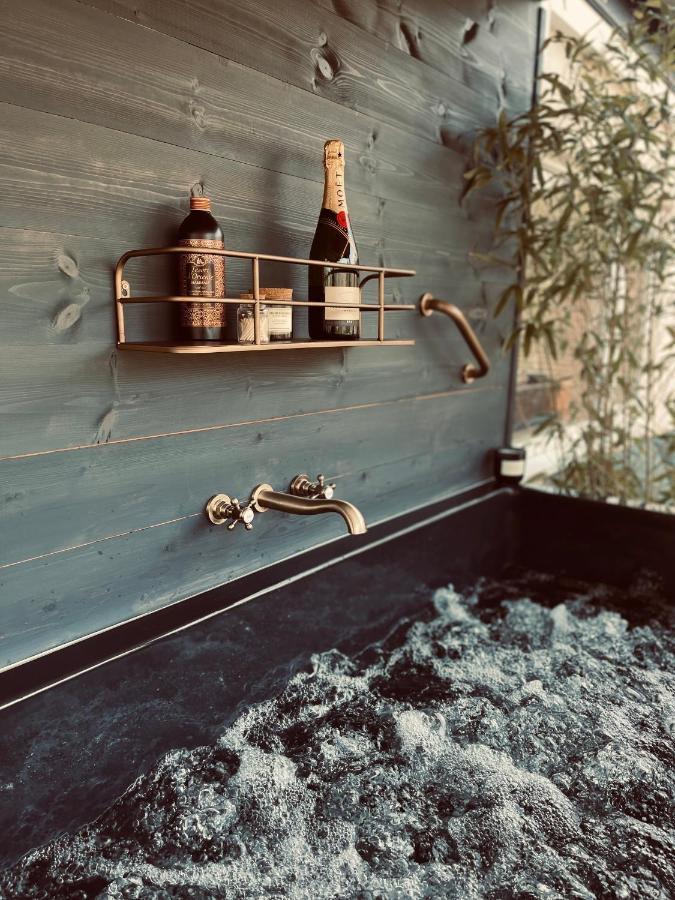 Ashford House 2 Bedroom 'outdoor Bathing Tub' *